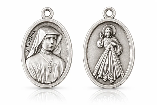Awers medalika z reliefowym wizerunkiem św. Faustyny i napisem „S. Faustina”.
