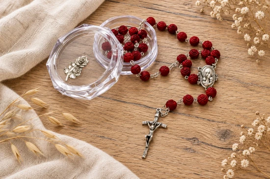 Różaniec pachnący z pudełkiem (róża papieska)