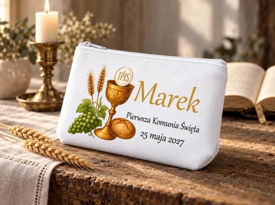 Imię dziecka i data Pierwszej Komunii Świętej naniesione nadrukiem UV.