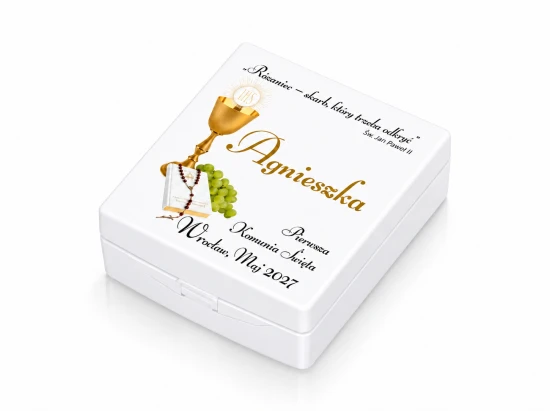 Białe pudełko na różaniec z personalizowanym nadrukiem komunijnym UV.