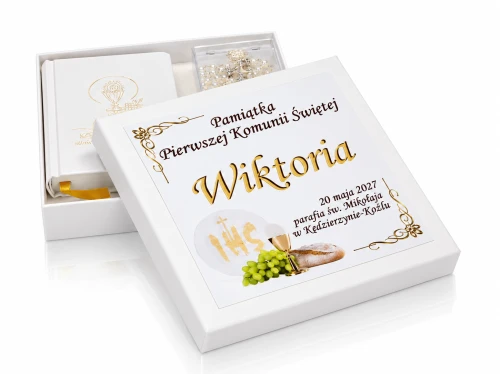 Personalizowane pudełko z imieniem, datą i opcjonalną nazwą parafii.