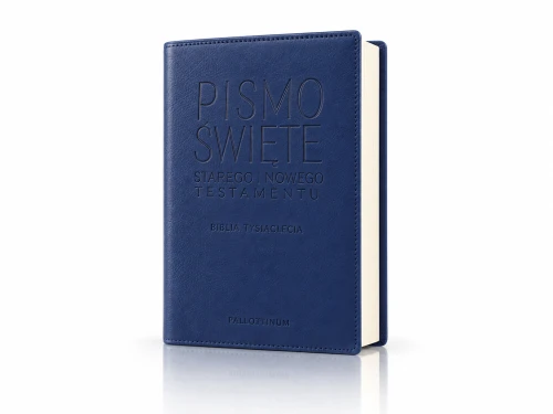 Biblia Pielgrzyma w granatowej ekooprawie z tłoczonym tytułem.