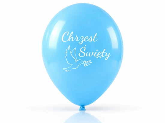 Niebieski balon z białym napisem „Chrzest Święty” i ozdobną gołębicą.