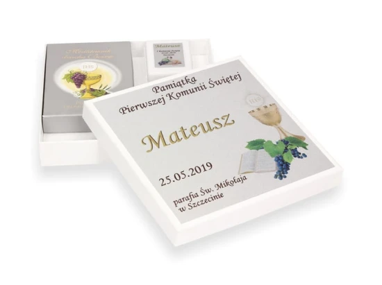 Książeczka i różaniec w eleganckim pudełeczku z imieniem PLATYNA