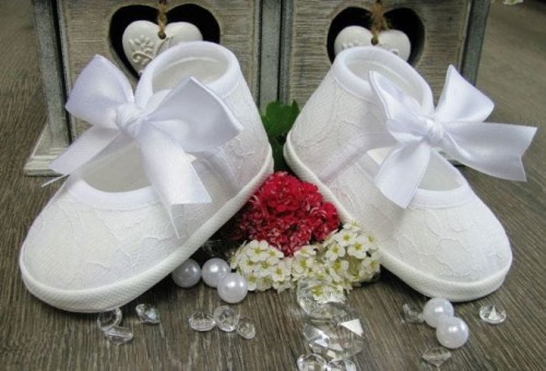 Buciki niemowlęce - białe sztruks z wzorkiem