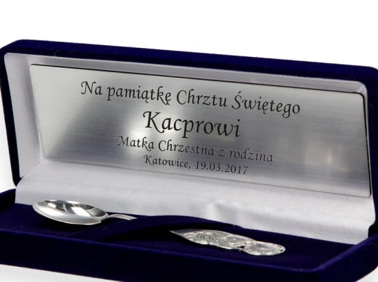 Łyżeczka srebrna w granatowym pudełku z grawerem